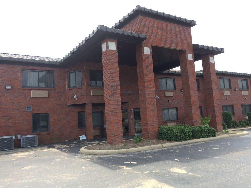 Days Inn By Wyndham Phenix City Near Fort Moore Bagian luar foto