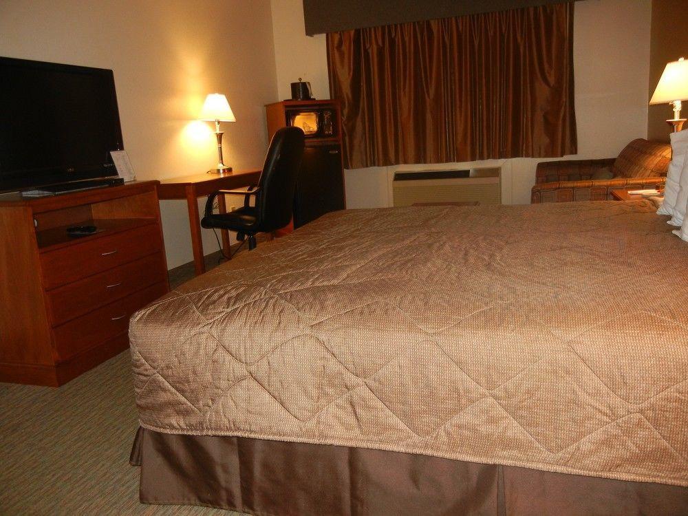 Days Inn By Wyndham Phenix City Near Fort Moore Bagian luar foto