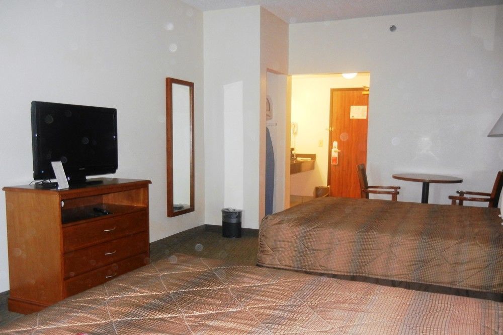 Days Inn By Wyndham Phenix City Near Fort Moore Bagian luar foto