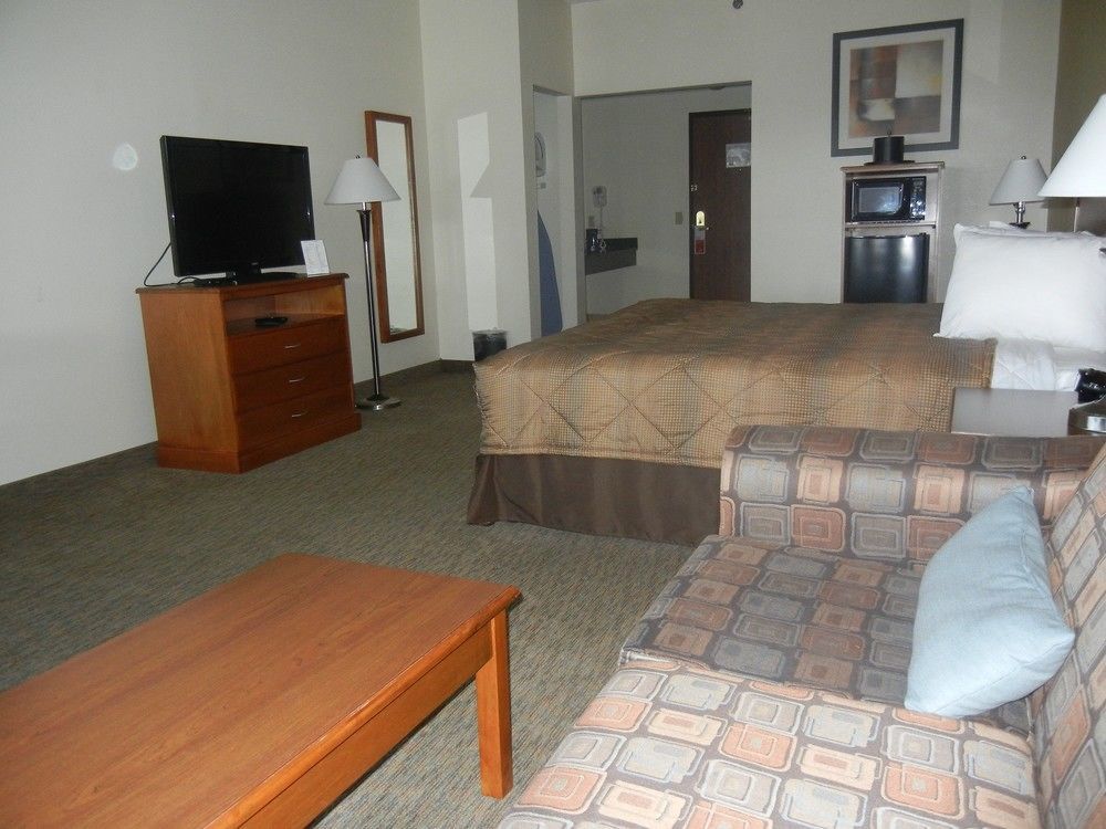 Days Inn By Wyndham Phenix City Near Fort Moore Bagian luar foto