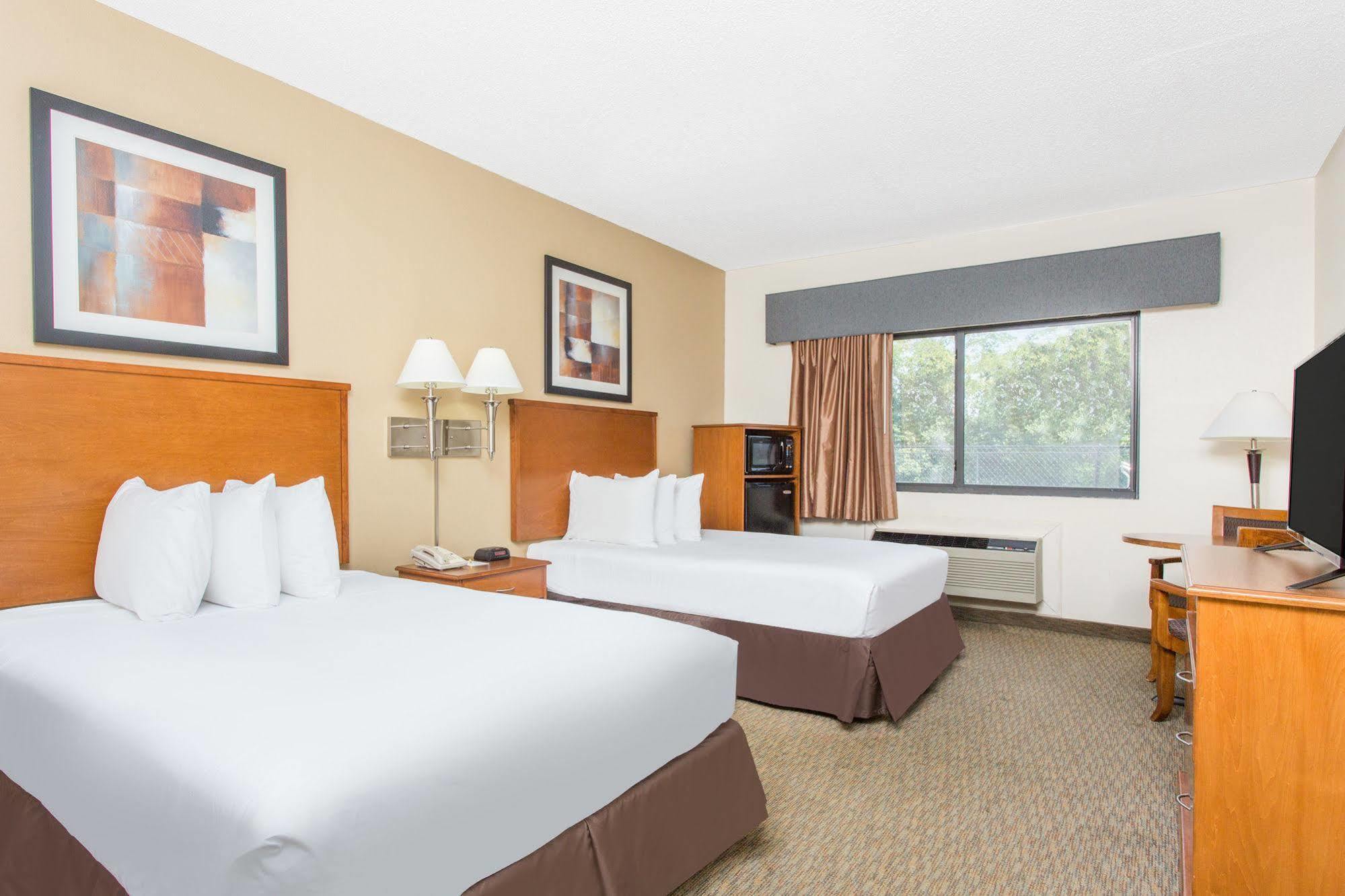 Days Inn By Wyndham Phenix City Near Fort Moore Bagian luar foto