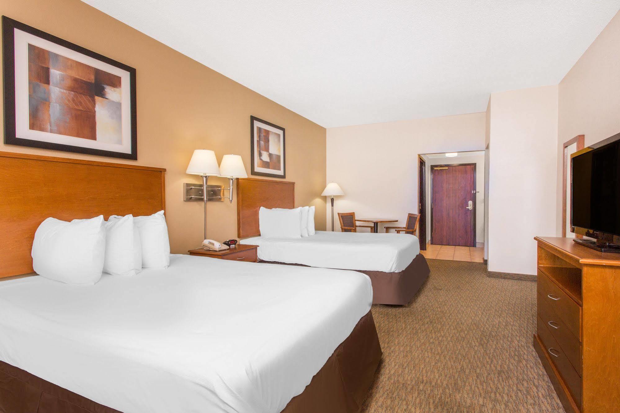 Days Inn By Wyndham Phenix City Near Fort Moore Bagian luar foto