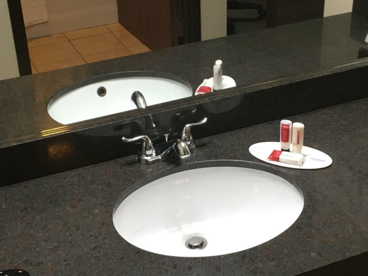 Days Inn By Wyndham Phenix City Near Fort Moore Bagian luar foto