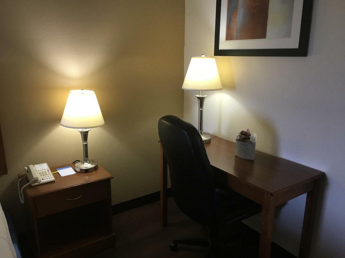 Days Inn By Wyndham Phenix City Near Fort Moore Bagian luar foto